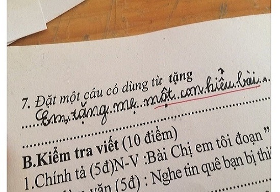 Cafe8 - ‘Em tặng mẹ một con hiểu bài’ và... người lớn kỳ cục!