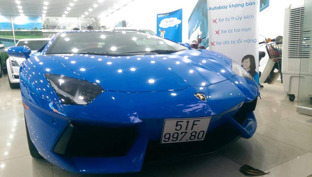 Thú chơi - Siêu xe Lamborghini Aventador màu độc tại Việt Nam ra biển trắng (Hình 2).