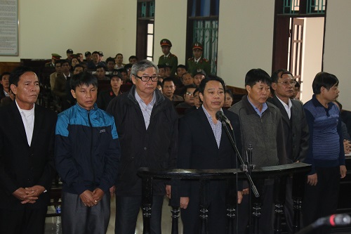 Hồ sơ điều tra - Nguyên Chủ tịch huyện Kỳ Anh bất ngờ khai tại tòa... 'bị ép'