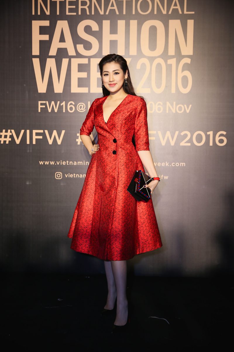 Thời trang - Dàn sao Việt rầm rộ khoe sắc tại Vietnam International Fashion Week  (Hình 6).