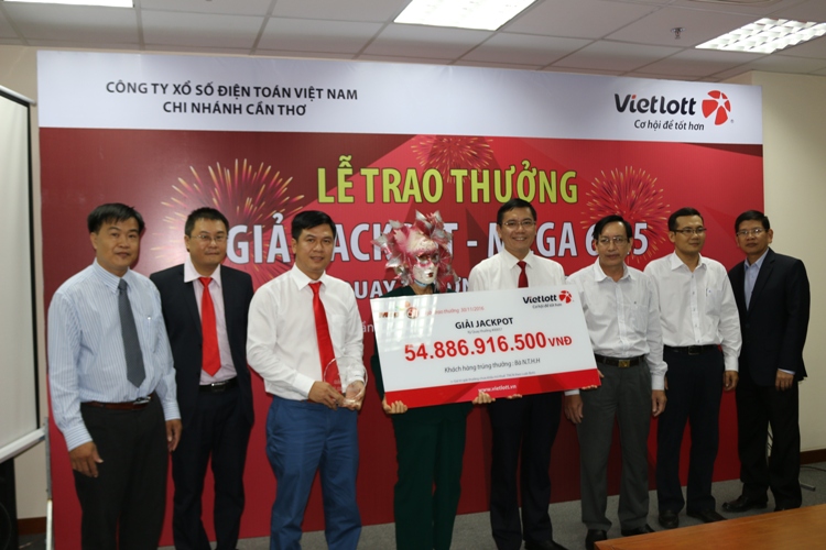 Xã hội - Người vừa trúng gần 55 tỷ của Vietlott là một phụ nữ ở Vĩnh Long