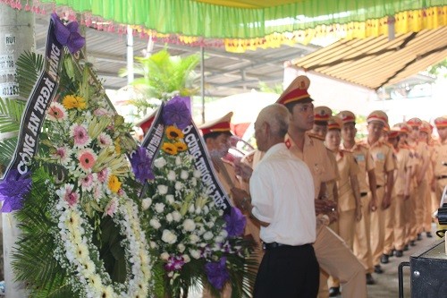 Xã hội - Rớt nước mắt đọc lời tiễn biệt cậu bé ung thư của vị đại tá công an (Hình 2).