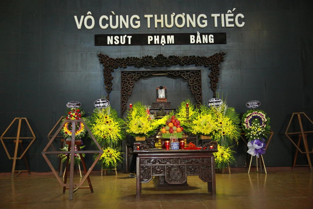 Ngôi sao - Minh Vượng, Chiều Xuân khóc nức nở trong đám tang NSƯT Phạm Bằng