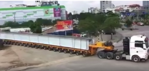Cộng đồng mạng - Choáng với siêu xe 174 bánh như con rết khổng lồ trên phố Hải Phòng