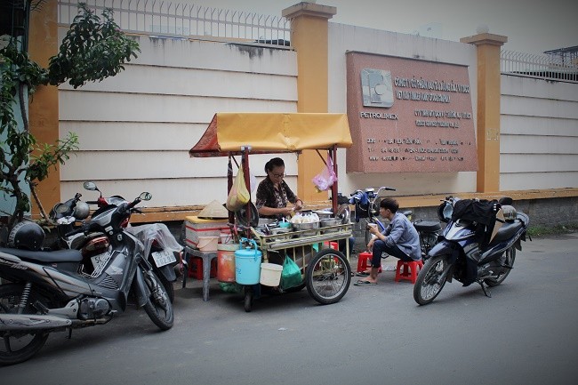 Dân sinh - Xe chè đậu hơn 30 năm mỗi ngày 1 món chè nổi tiếng khắp Bình Thạnh