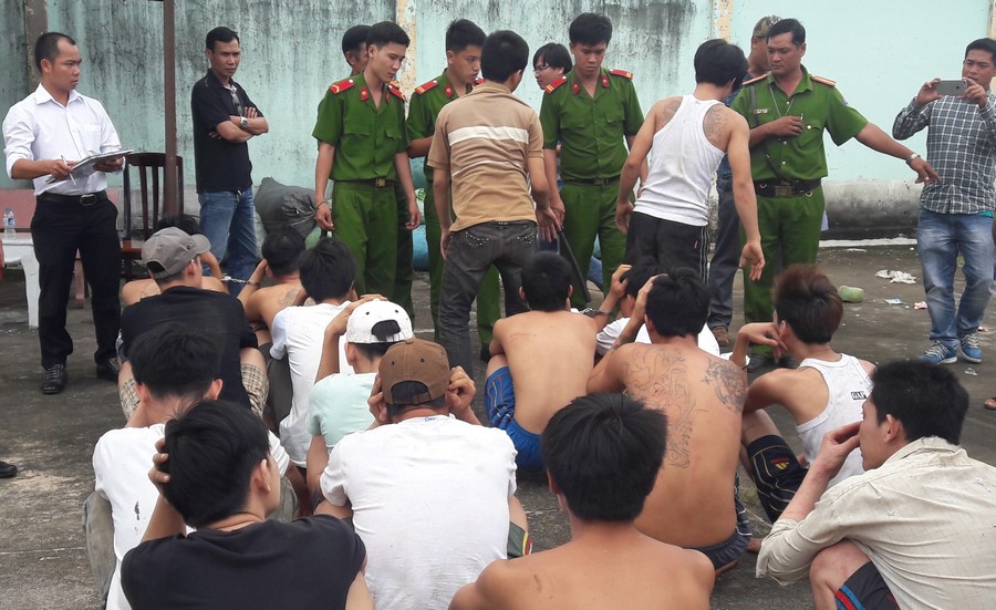 Tin nhanh - Dùng hơi cay khống chế học viên đập phá trung tâm cai nghiện (Hình 2).