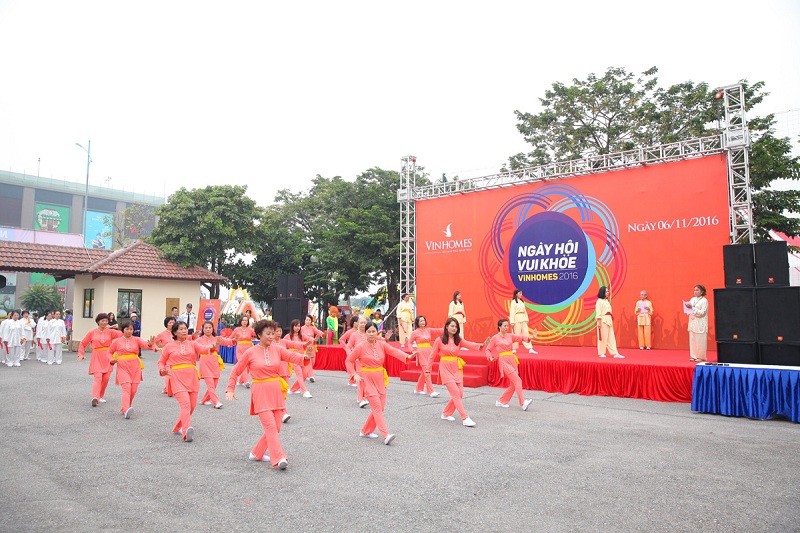 Kinh doanh - Cư dân 'Vin' nô nức đi hội (Hình 2).