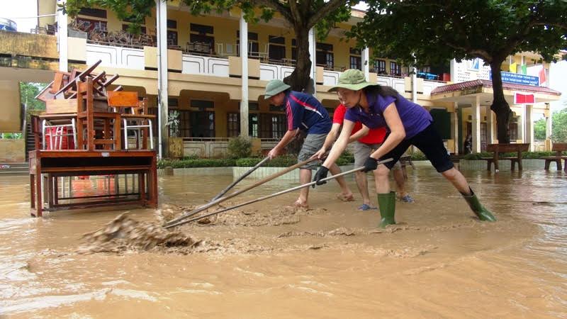 Xã hội - Quảng Bình: Mưa lũ khiến 8 học sinh thiệt mạng (Hình 2).