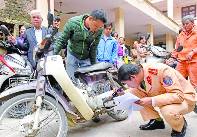 Thú chơi - Chen chân đăng ký sang tên đổi chủ xe máy tại Hà Nội