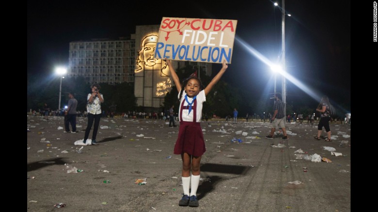 Tiêu điểm - Cảm động người dân Cuba nói lời tạm biệt lãnh tụ Fidel Castro (Hình 7).