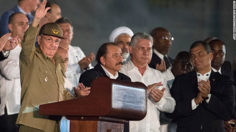 Tiêu điểm - Cảm động người dân Cuba nói lời tạm biệt lãnh tụ Fidel Castro (Hình 2).