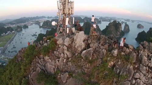 Tin cũ - N&uacute;i B&agrave;i Thơ: Nh&igrave;n vạn biến ở đỉnh bất biến (H&igrave;nh 2).