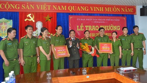 An ninh - Hình sự - Khen thưởng BCA phá đường dây mua bán hóa đơn khống trên 100 tỷ