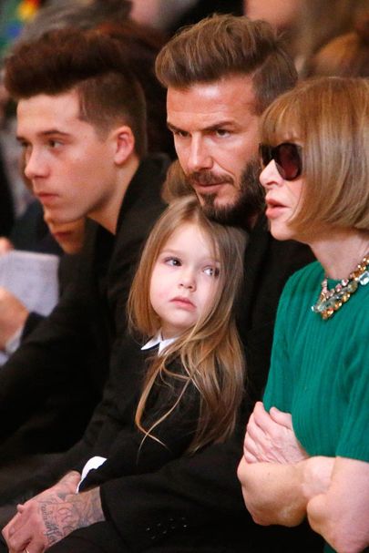 Ngôi sao - Ngắm chùm ảnh đáng yêu của bé Harper Beckham trong vòng tay bố mẹ (Hình 5).