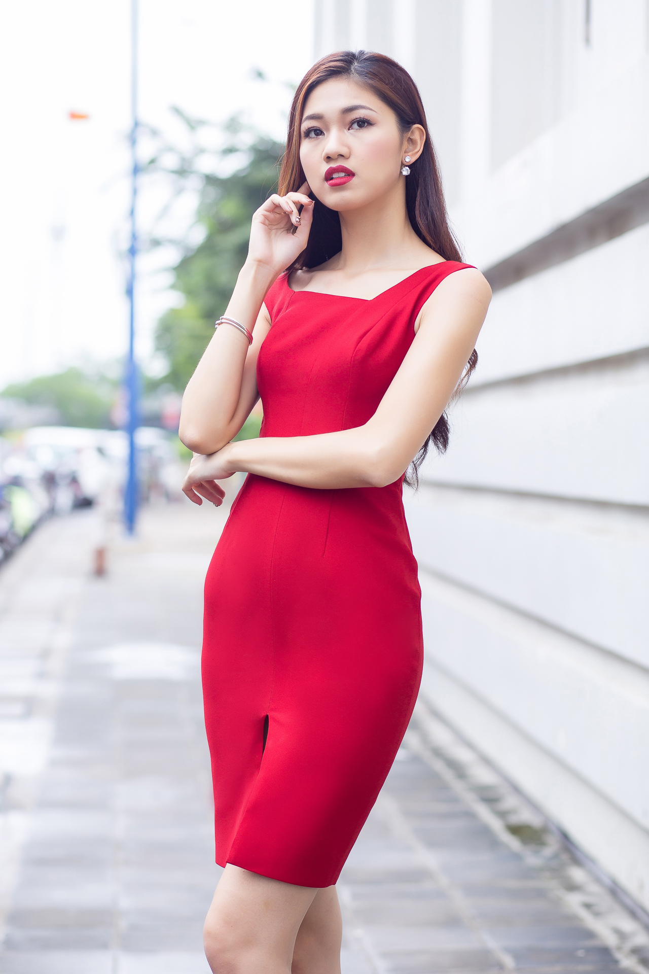 Thời trang - Á hậu Thanh Tú khoe street style đẹp rực rỡ trên phố đông (Hình 6).