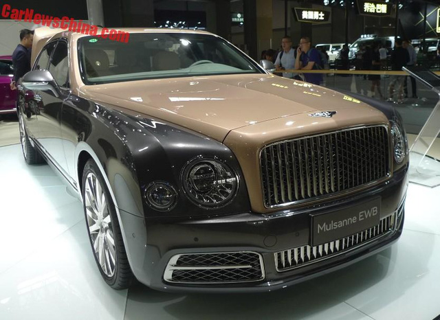 Thị trường - Xe nhà giàu Bentley Mulsanne EWB 2017 có giá 'choáng váng' 20,7 tỷ