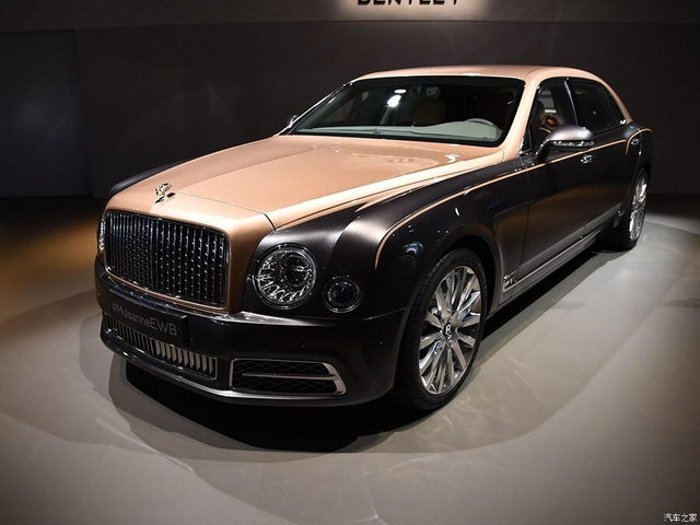 Thị trường - Xe nhà giàu Bentley Mulsanne EWB 2017 có giá 'choáng váng' 20,7 tỷ (Hình 2).