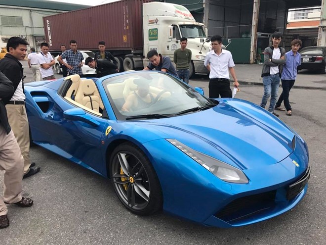 Thị trường - Ferrari 488 Spider đầu tiên về Việt Nam