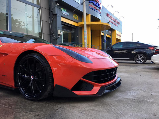 Thị trường - Cường 'Đô-la' độ lại siêu xe Ferrari F12 Berlinetta 'hàng độc' (Hình 4).