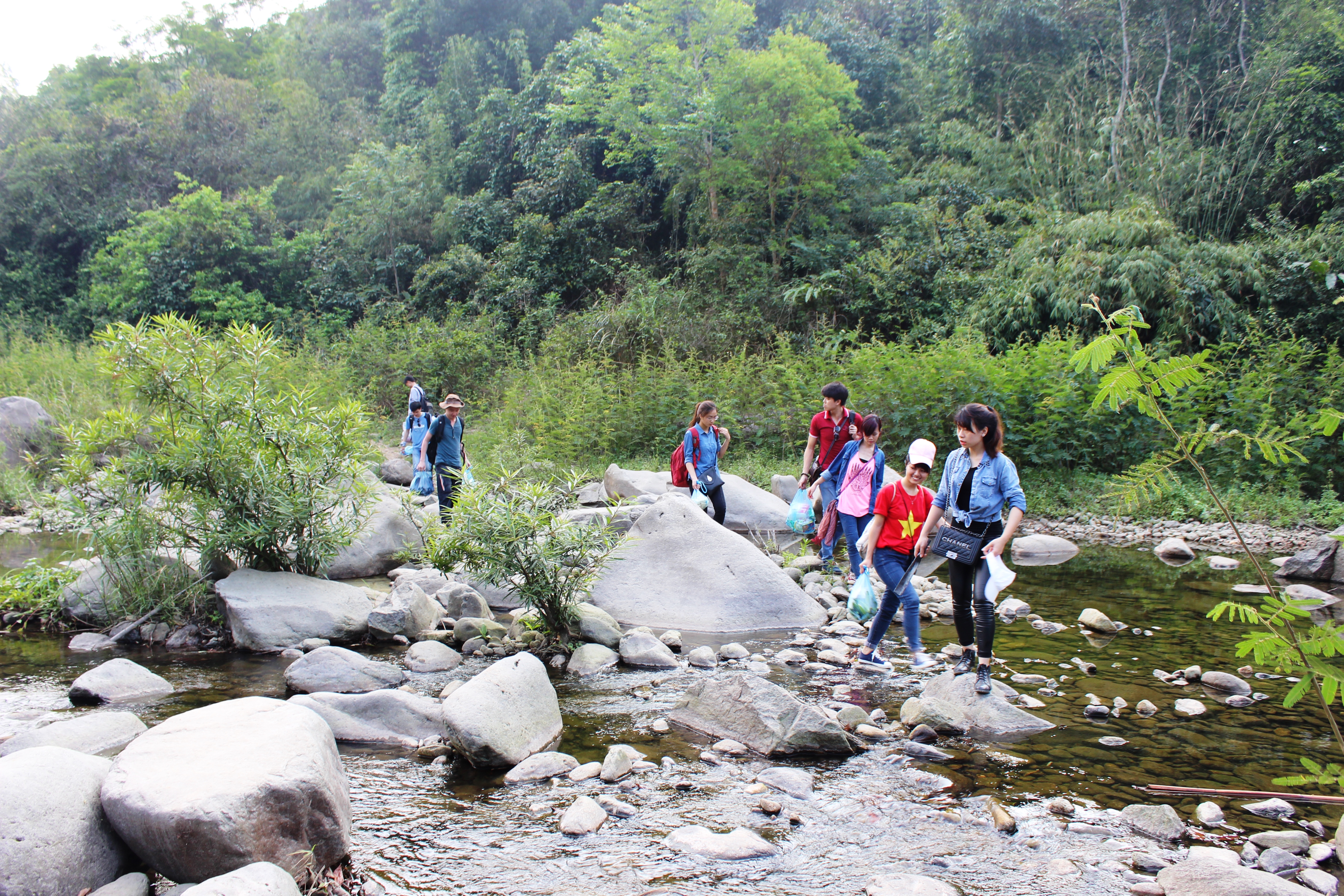 Xã hội - Học cách 'sinh tồn'  ở hòn đảo 'ba không' cách Hà Nội 50 km (Hình 4).