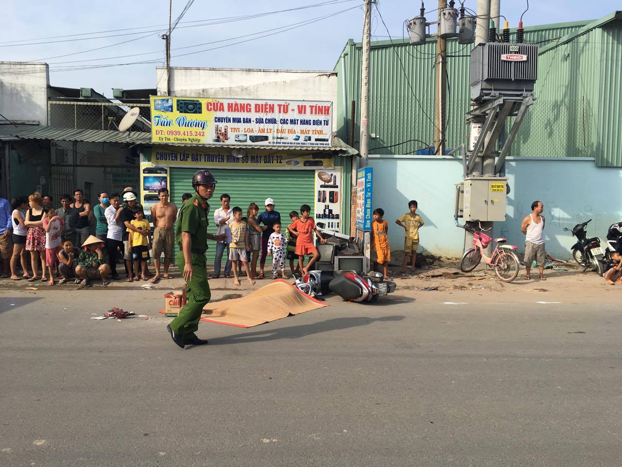 Tin nhanh - Trên đường đi làm, nam công nhân bị container cán tử vong (Hình 2).