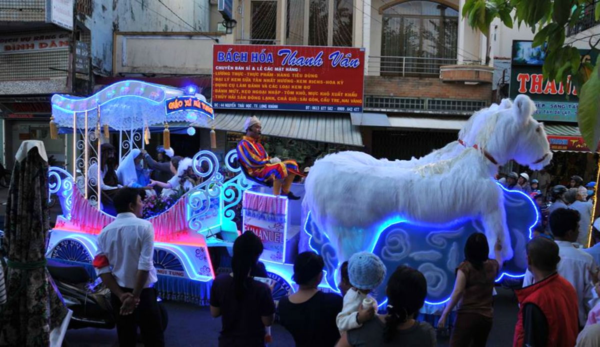 Văn hoá - Noel lung linh từ đường phố đến mọi nhà (Hình 2).