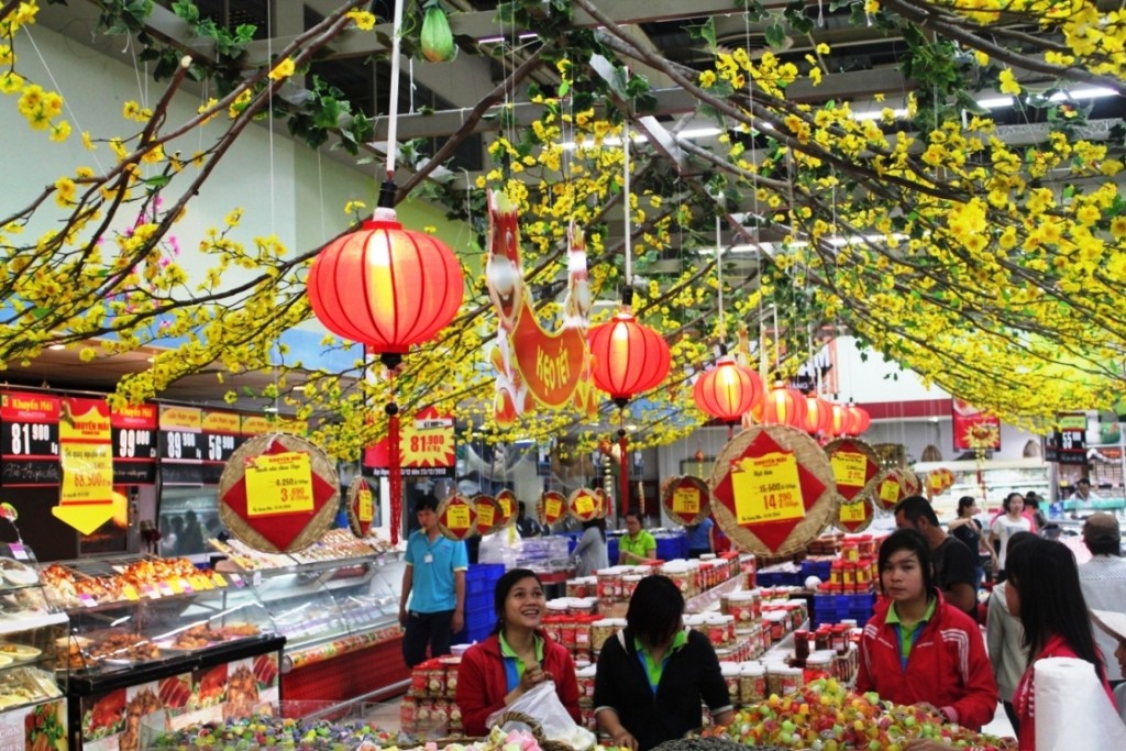 Tiêu dùng & Dư luận - Giá xăng “chốt hạ” cao điểm, lo từ bánh chưng đến vé xe ngày Tết