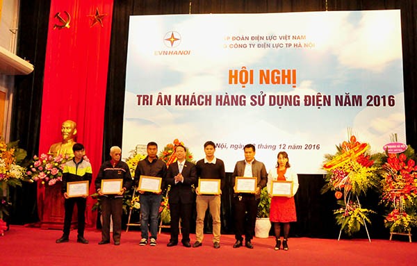 Tiêu dùng & Dư luận - EVN HANOI không ngừng thay đổi để phục vụ khách hàng tốt hơn (Hình 6).