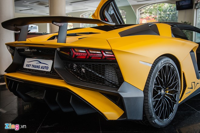 Thị trường - Siêu xe mui trần Lamborghini Aventador Roadster độc nhất VN (Hình 6).