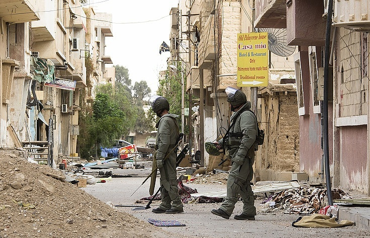 Quân sự - Clip: Lính cảm tử Nga rà phá bom mìn, tìm ra xưởng chế bom ở Aleppo