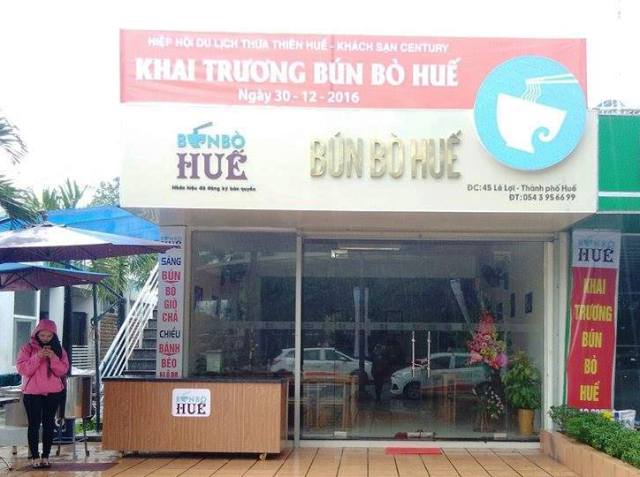 Tin nhanh - Quán Bún bò Huế ‘chính hãng’ đầu tiên mở cửa phục vụ thực khách