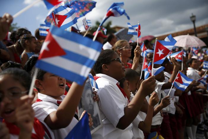 Tiêu điểm - Xúc động hình ảnh người dân Cuba tiễn biệt lãnh tụ Fidel Castro (Hình 4).