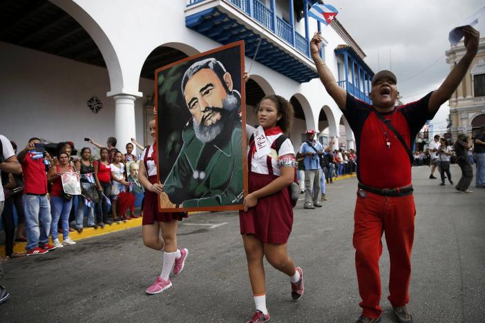 Tiêu điểm - Xúc động hình ảnh người dân Cuba tiễn biệt lãnh tụ Fidel Castro (Hình 5).