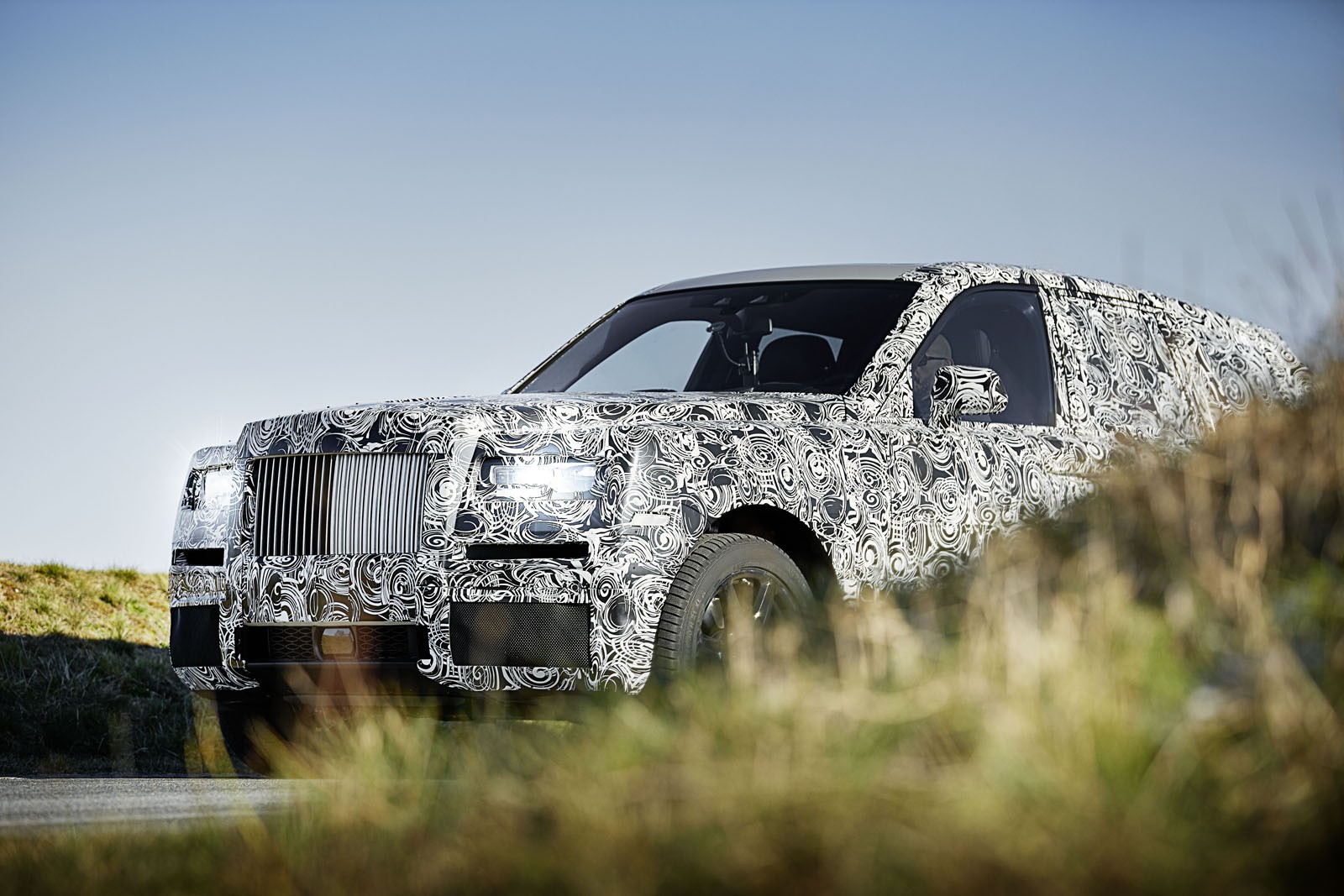 Tin tức xe - Hé lộ hình ảnh chiếc SUV siêu sang Rolls-Royce Cullinan 2018 (Hình 2).