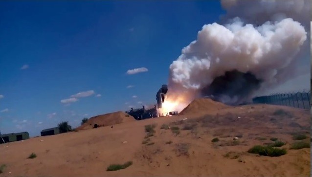 Quân sự - Clip: S-300 Nga rơi ngược trở lại ống phóng, phá tan xe điều khiển