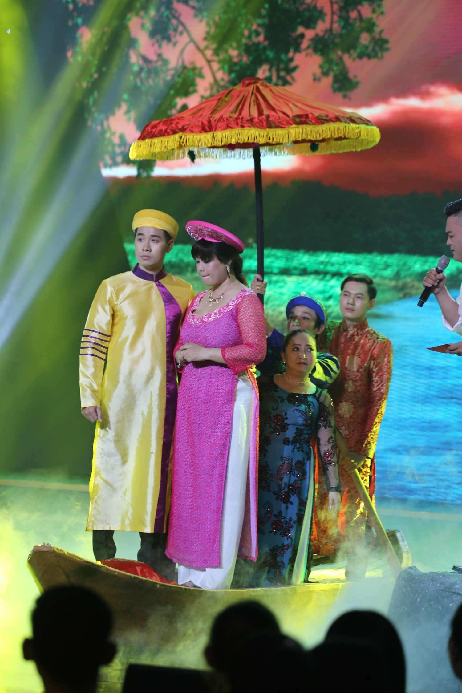 TV Show - Mr Đàm chia sẻ bí kíp ‘cua gái’ cho Hồ Việt Trung (Hình 6).