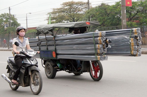 Fb người nổi tiếng - Vụ bé trai tử vong vì tấm tôn: Không lẽ cứ biện minh cho cái nghèo? (Hình 4).