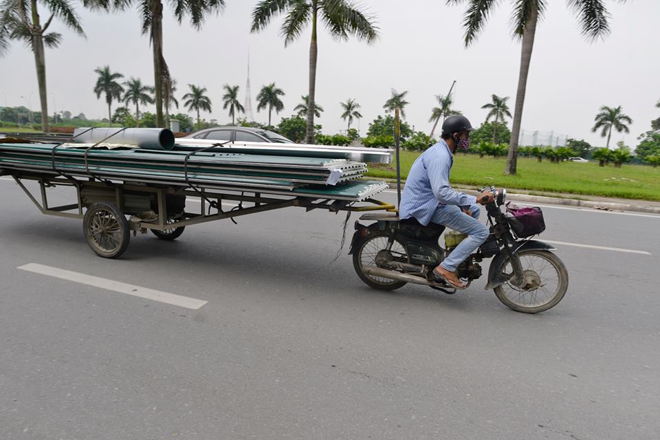 Xã hội - Nhan nhản 'xe tử thần' xuất hiện trên phố Hà Nội (Hình 4).