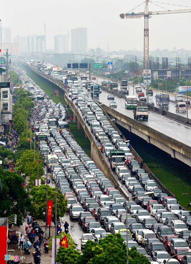 Dân sinh - 'Đi đường chen lấn nhau từng tí, không tắc mới lạ' (Hình 3).