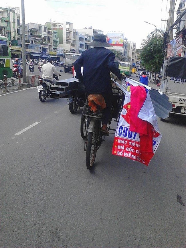 Dân sinh - Sau 2 tai nạn thương tâm, những ‘máy chém’ vẫn diễn 'xiếc' trên phố  (Hình 2).