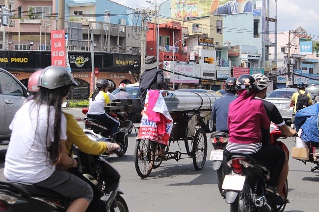 Dân sinh - Sau 2 tai nạn thương tâm, những ‘máy chém’ vẫn diễn 'xiếc' trên phố 