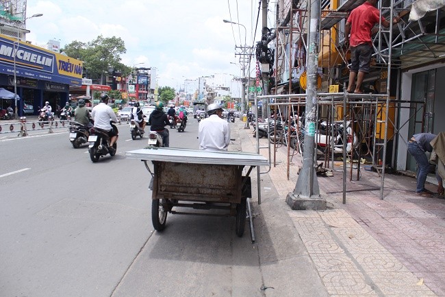 Dân sinh - Sau 2 tai nạn thương tâm, những ‘máy chém’ vẫn diễn 'xiếc' trên phố  (Hình 5).