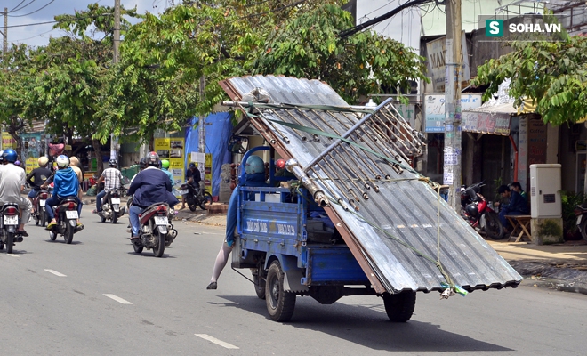 Dậy sóng mạng - Người chạy xe ba gác chở cồng kềnh bật khóc khi bị CSGT thổi phạt (Hình 9).