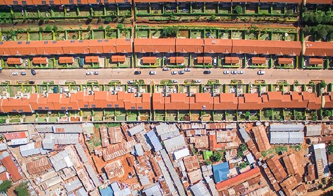 Tin cũ - Những bức ảnh gây kinh ngạc về sự phân biệt giàu nghèo ở Nam Phi (Hình 7).