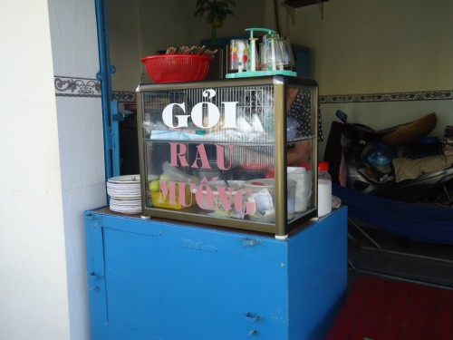 Tin cũ - Gỏi rau muống 'đa quốc gia': Món ăn quen mà lạ