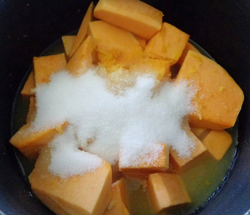 Gia đ&igrave;nh - C&aacute;ch l&agrave;m mứt b&iacute; đỏ dẻo thơm đ&uacute;ng điệu ng&agrave;y Tết (H&igrave;nh 2).