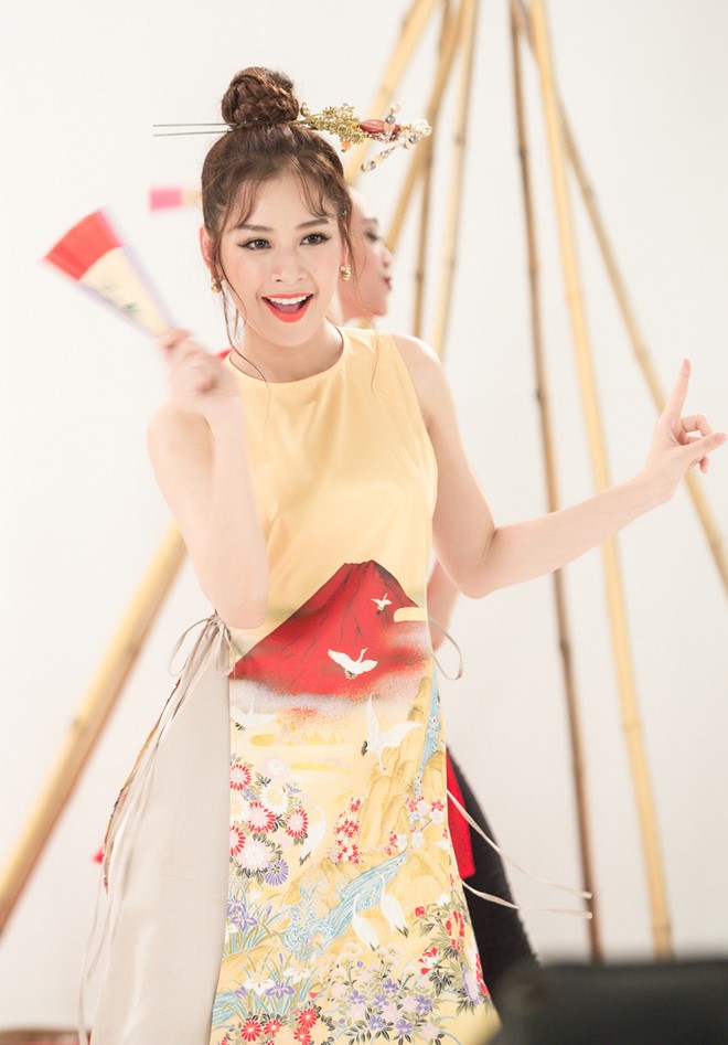 Âm nhạc - Hoàng Thùy Linh và Chi Pu hóa chị em 'sinh đôi' rực rỡ đón xuân (Hình 6).
