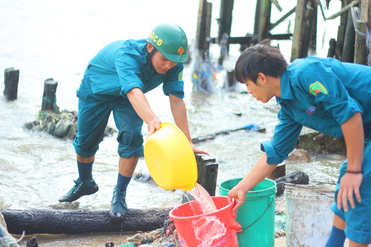 Xã hội - Cháy lớn ở Nha Trang: Công tác chữa cháy yếu hay thiếu? (Hình 10).