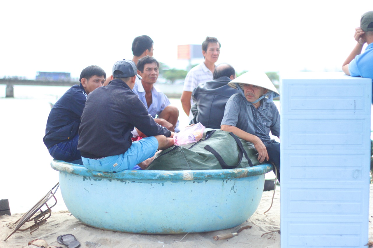 Xã hội - Cháy lớn ở Nha Trang: Hơn 100 người rơi vào cảnh màn trời chiếu đất (Hình 11).