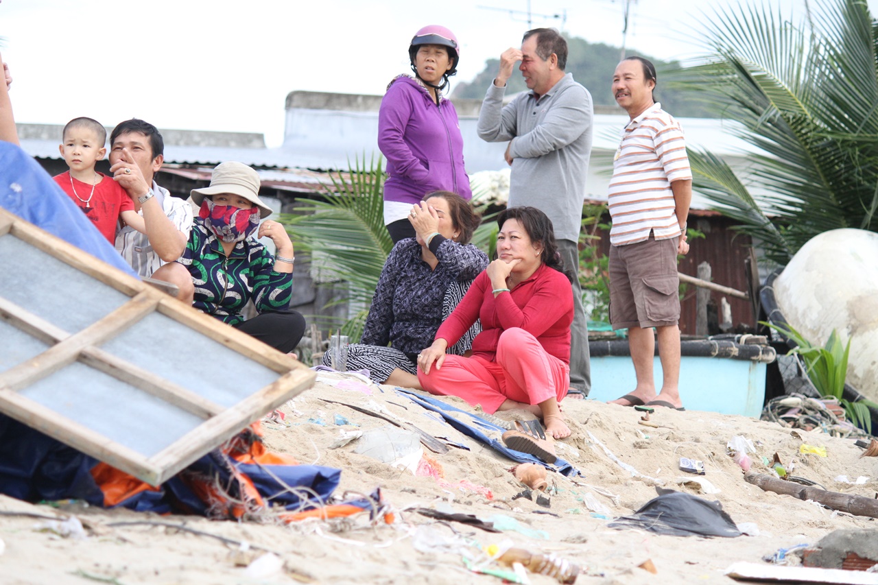 Xã hội - Cháy lớn ở Nha Trang: Hơn 100 người rơi vào cảnh màn trời chiếu đất (Hình 13).